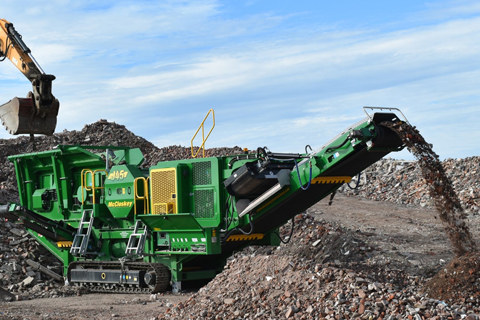 Recycled-Aggregates-being-produced Recycled-Aggregates-being-produced